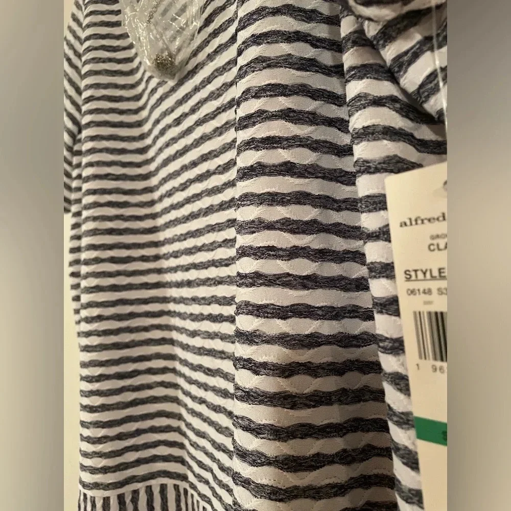 Alfred Dunner Classics Stripe Texture Knit Top With Necklace Navy/White Size L - Picture 6 of 9
